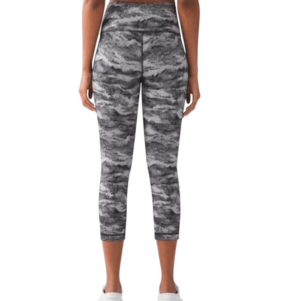 LULULEMON ATHLETICA Wunder Under Crop Hi-Rise 21" Size 6